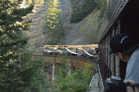 Der meterlange Rocky Mountaineer Alaska-Kreuzfahrt-Vorprogramm-Rocky-Mountaineer-Copyright-MOCEAN.JPG